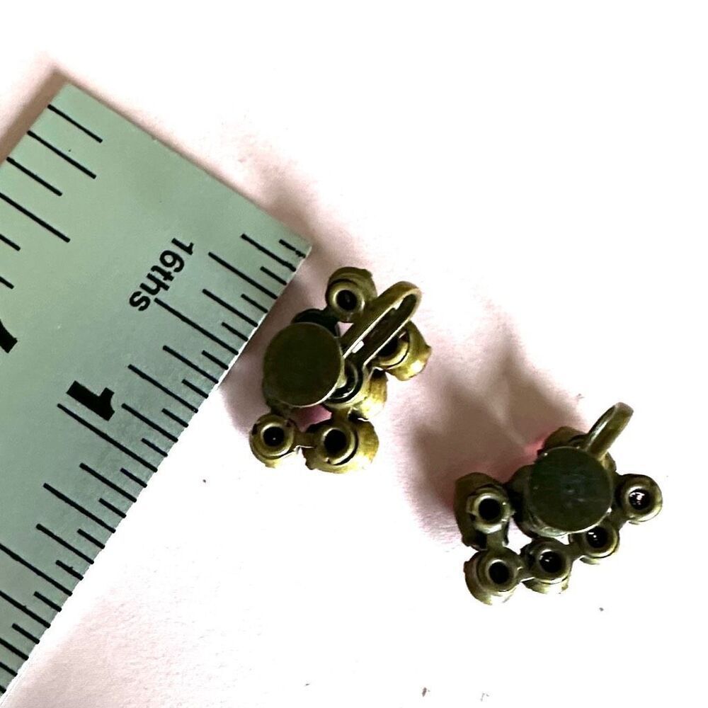 Pink rhinestone brass clip on earrings - Picture 8 of 8